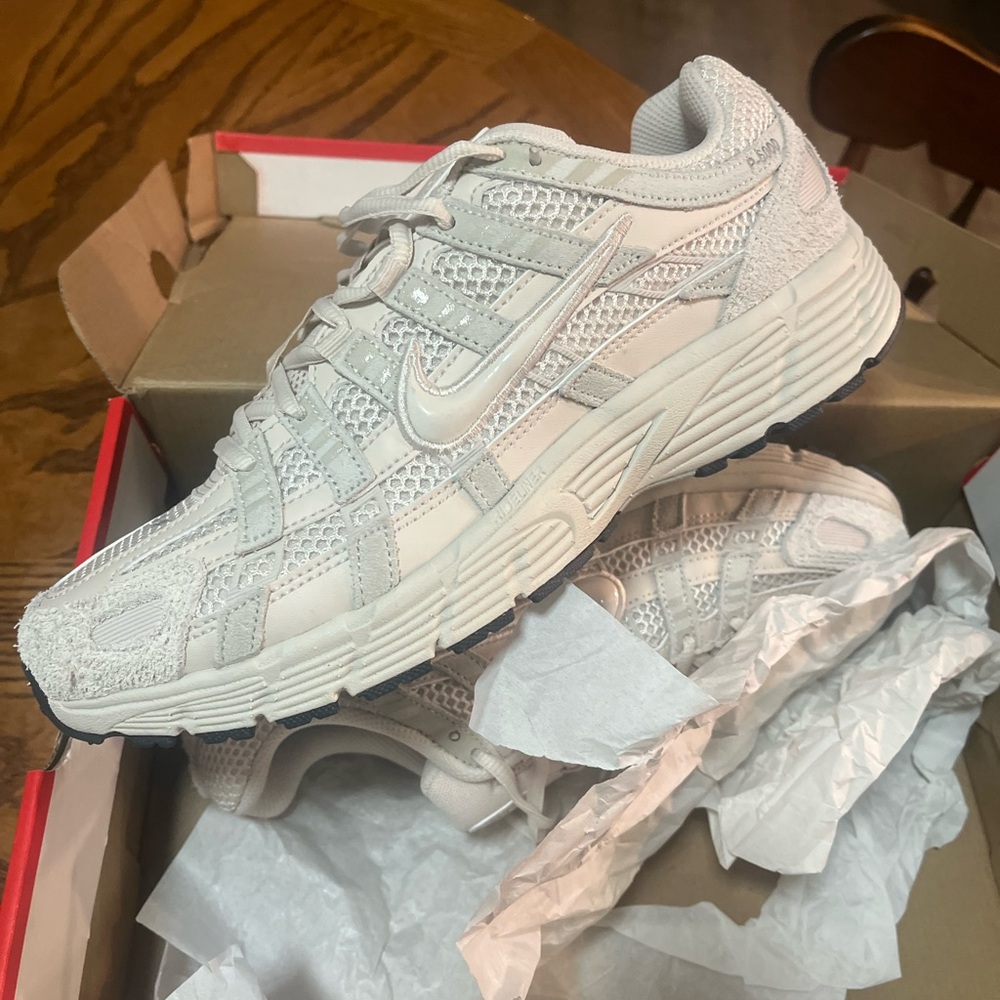 Nike Cream Textured Running Shoes - Picture 2 of 6